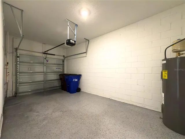 a view of entryway with window