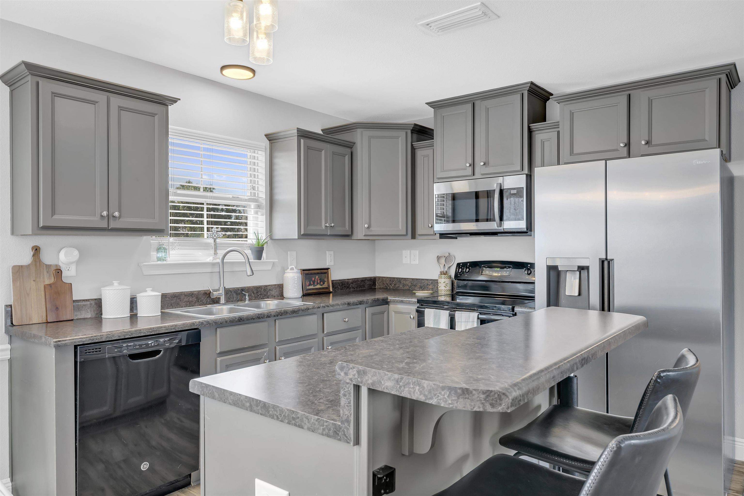 15570 Medway Court Foley, AL 36535 - Photo 6 of 25 Kitchen
