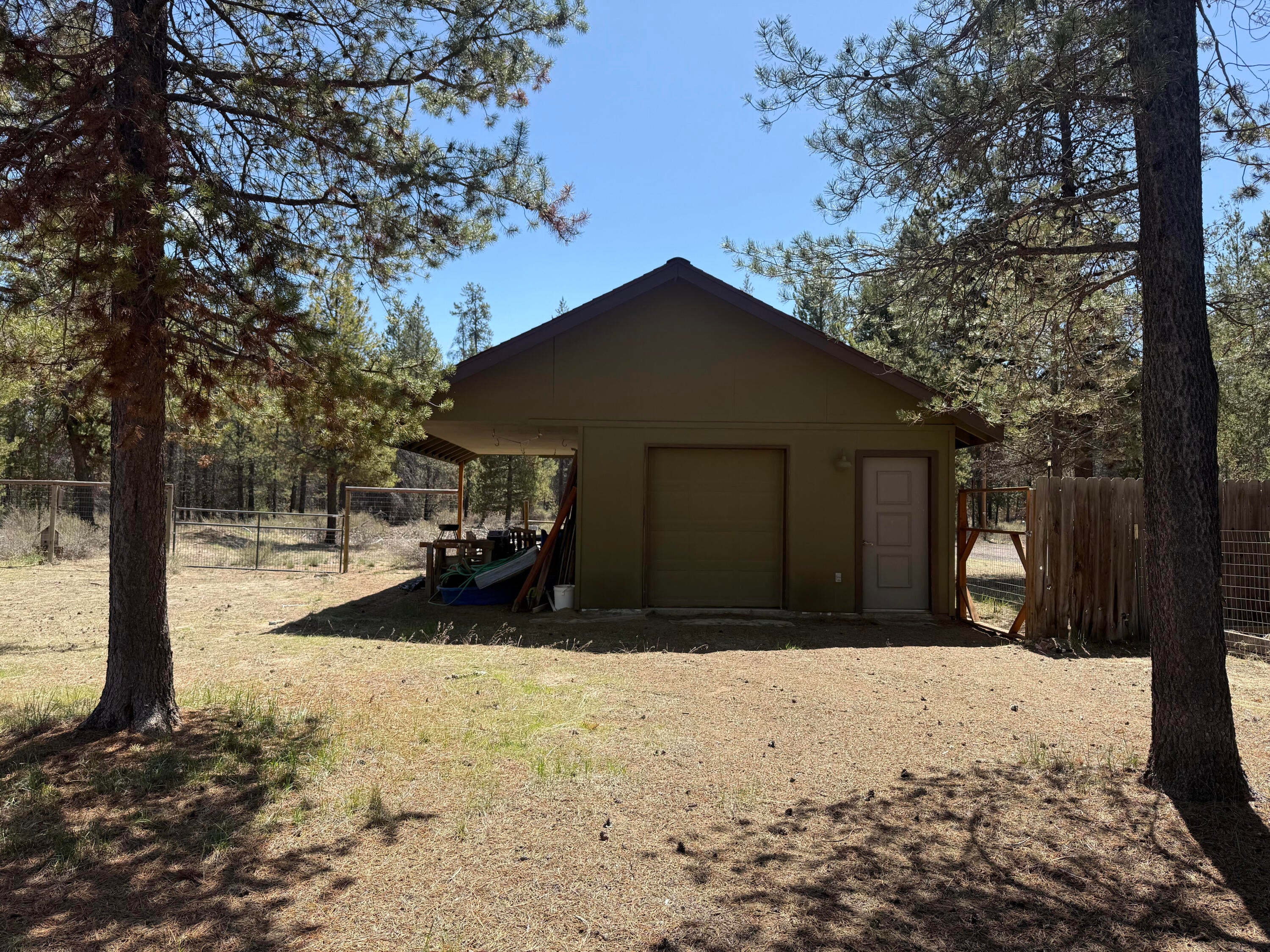 54282 Huntington Road Bend, OR 97707 - Photo 5 of 21 hunt14