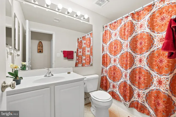 $995,000 | 7153 Comrie Court, Warrenton, VA 20187