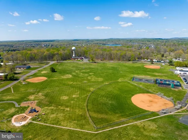 $995,000 | 7153 Comrie Court, Warrenton, VA 20187