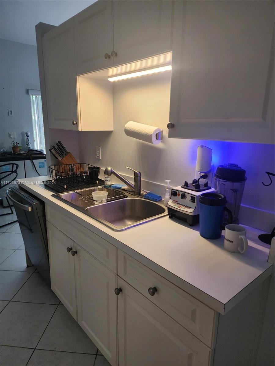 5121 Sabal Gardens Lane, Unit 1 Boca Raton, FL 33487 - Photo 7 of 14