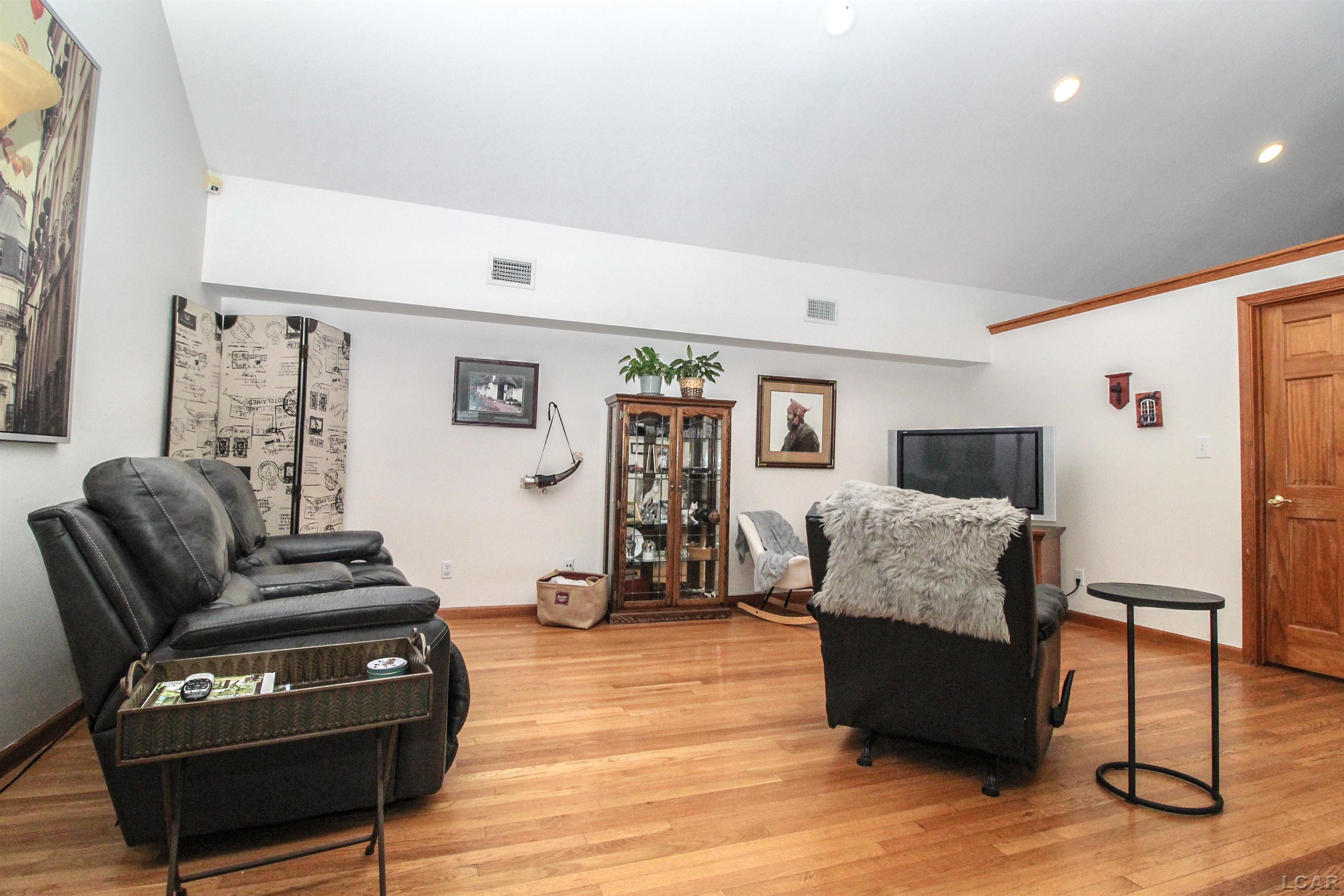 13468 Laplaisance Road Monroe, MI 48161 - Photo 9 of 38 50087791-8.JPG