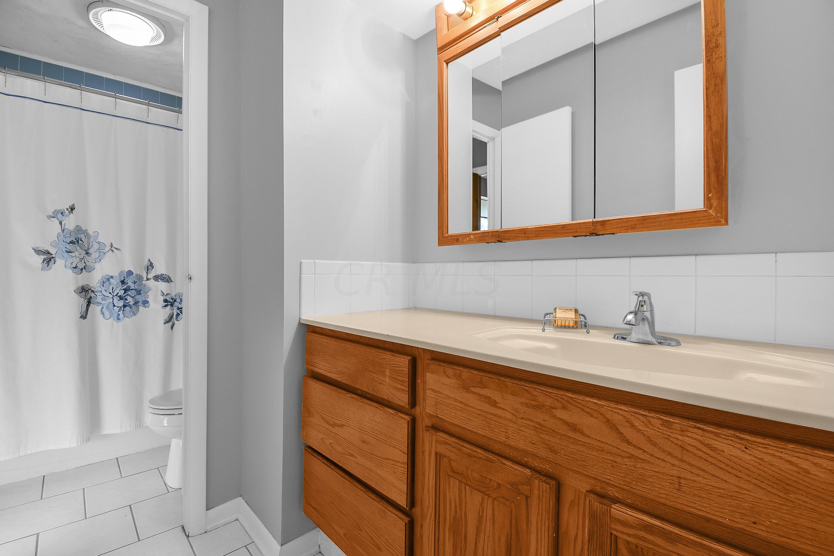 1463 Thurell Road Columbus, OH 43229 - Photo 16 of 28 Gallery Image 16