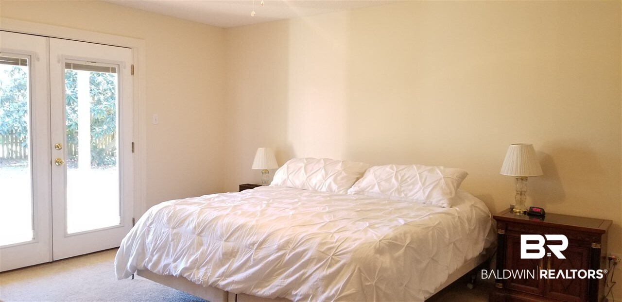20086 Pecan Trace Fairhope, AL 36532 - Photo 27 of 44 Master BR with en suite bath and walk in closet