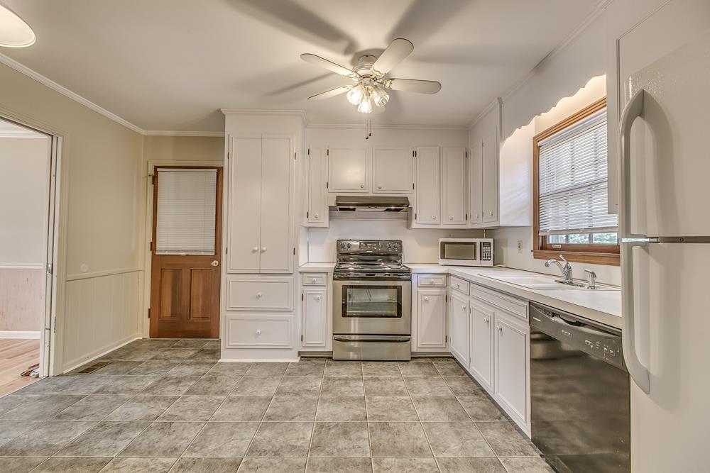 1111 Whitehall Road Murfreesboro, TN 37130 - Photo 19 of 26 Kitchen w/new flooring