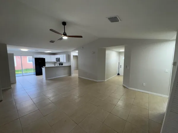 $3,500 | 618 Northeast 1st Street, Unit A, Boynton Beach, FL 33435