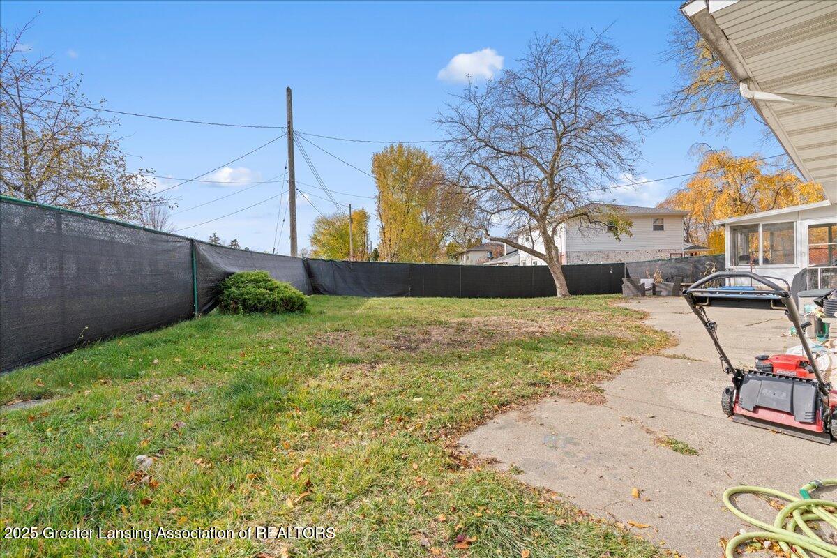 5201 Greenbriar Road Lansing, MI 48917 - Photo 25 of 30 27-Media Jett - 27