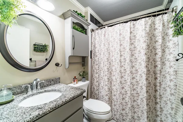 $669,900 | 1055 South 495 East, Lagrange, IN 46761