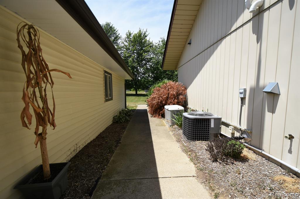 8163 Coldwater Road Flushing, MI 48433 - Photo 54 of 65