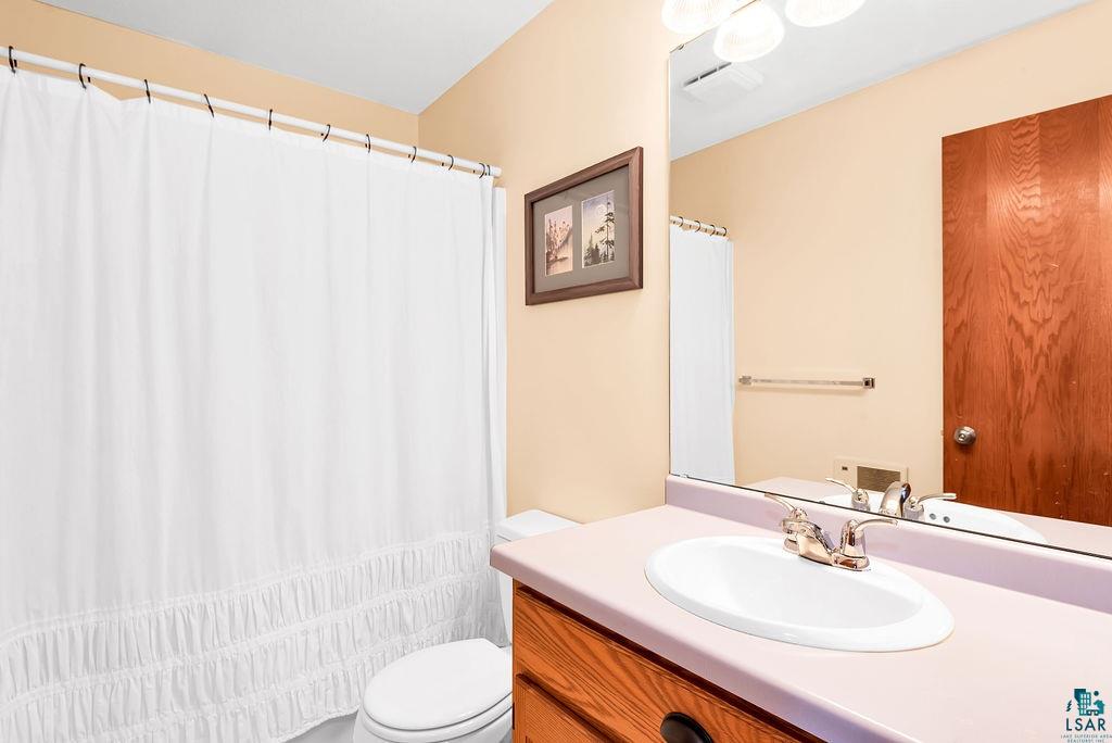 5108 Country Road Hermantown, MN 55810 - Photo 24 of 37 Upper level full bath