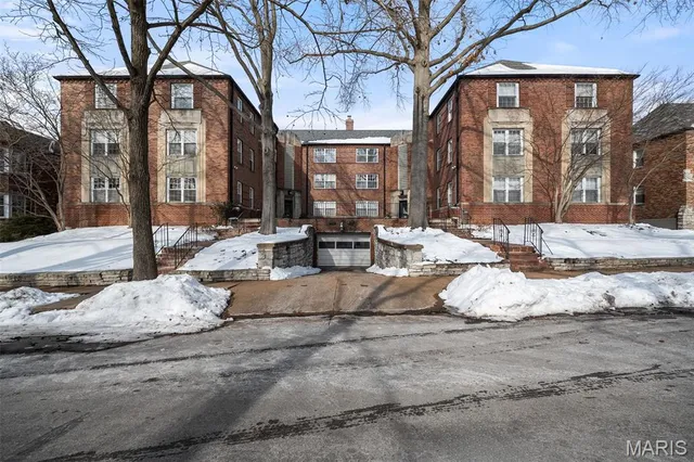 $265,000 | 7545 Wellington Way, Unit 2B, St. Louis, MO 63105