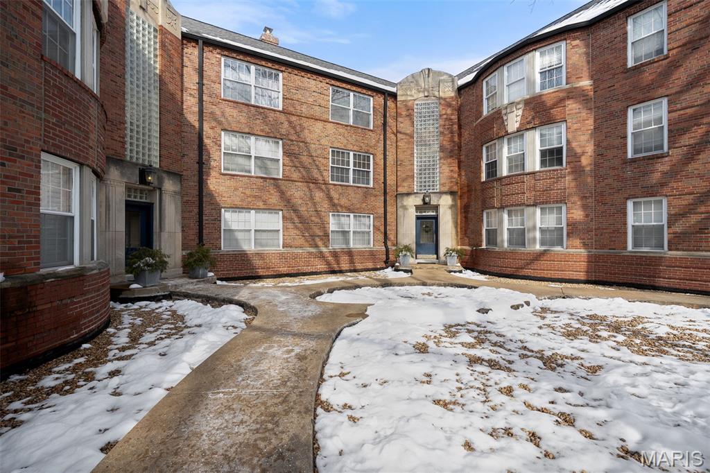 7545 Wellington Way, Unit 2B St. Louis, MO 63105 - Photo 2 of 41