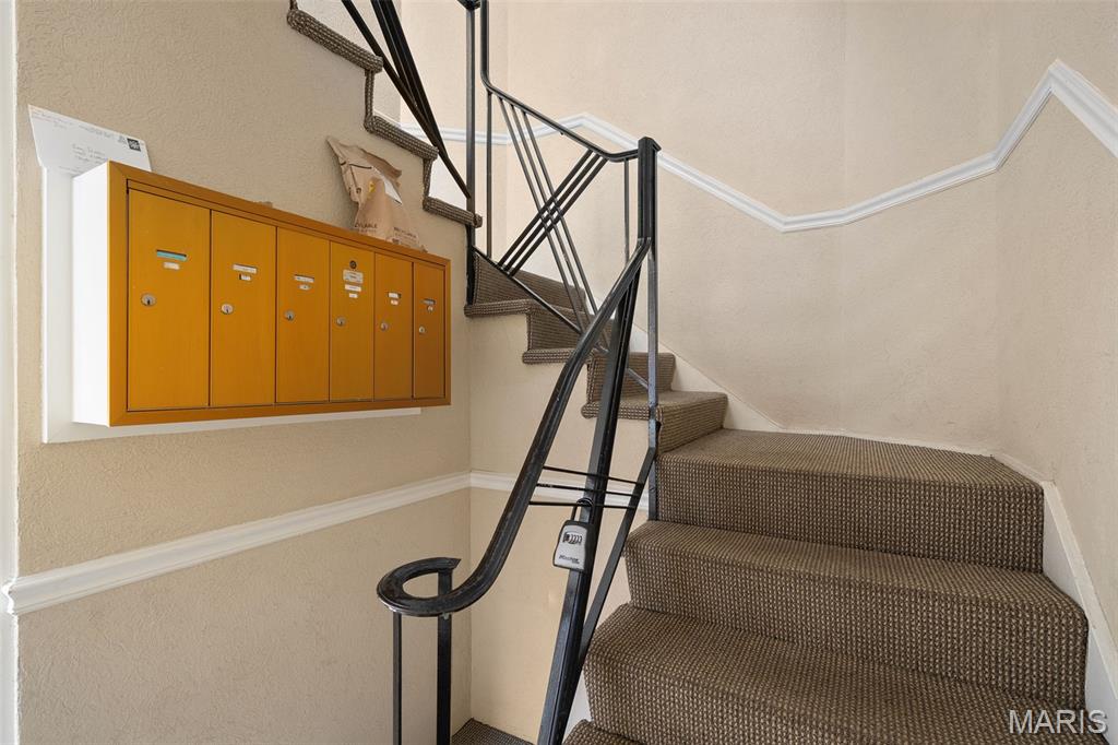 7545 Wellington Way, Unit 2B St. Louis, MO 63105 - Photo 4 of 41