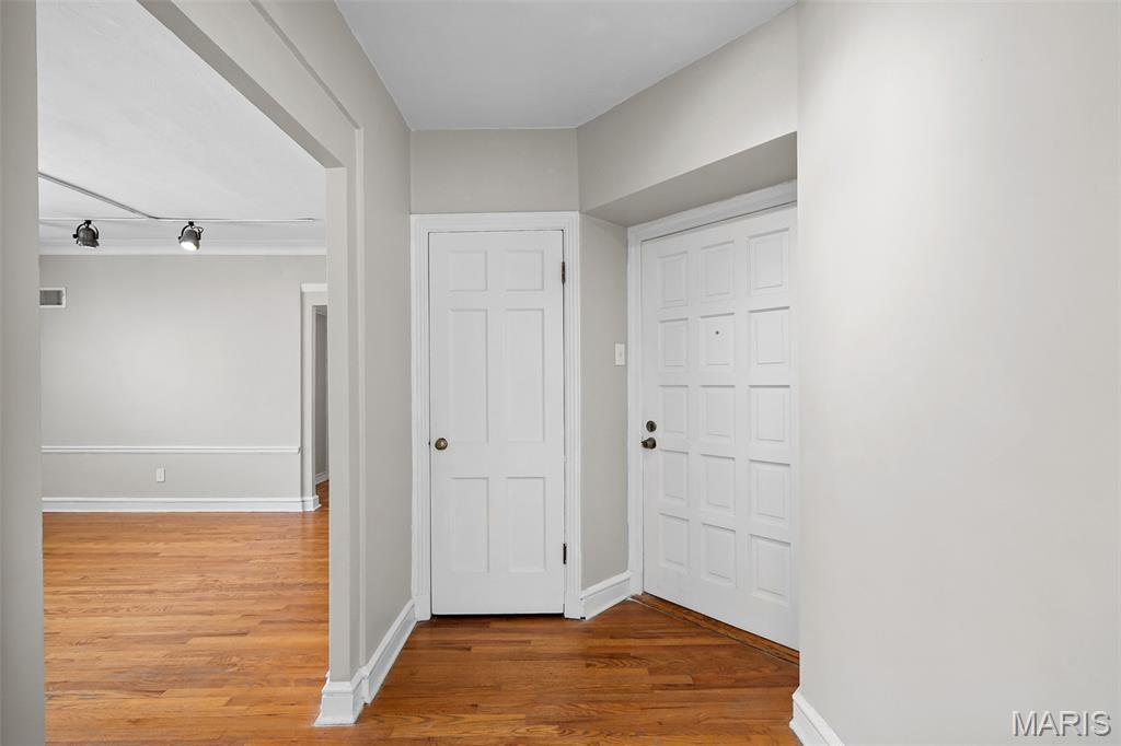 7545 Wellington Way, Unit 2B St. Louis, MO 63105 - Photo 6 of 41