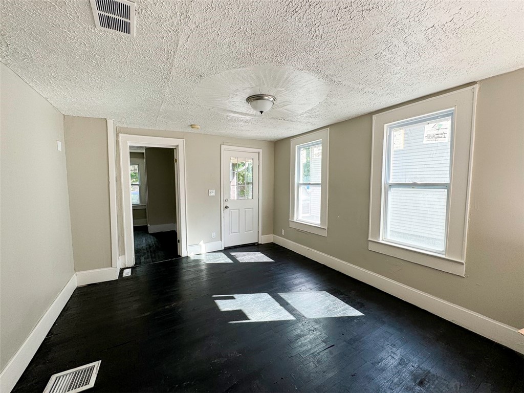 9 Riley Park Rochester, NY 14606 - Photo 5 of 23