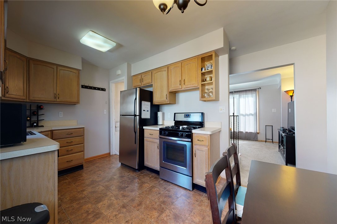 1628 Winchester Road Cleveland, OH 44124 - Photo 5 of 27