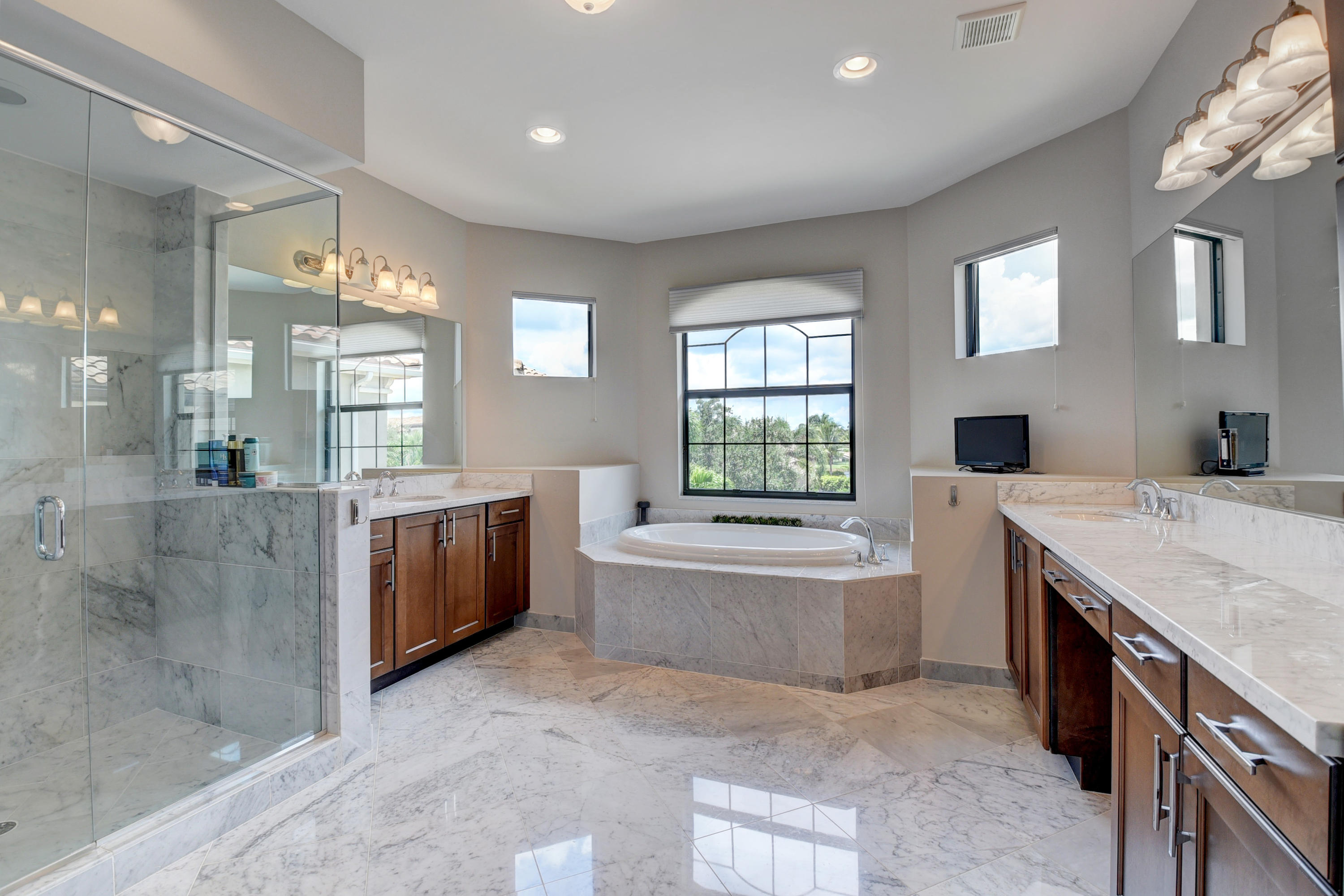 16610 Ambassador Bridge Road Delray Beach, FL 33446 - Photo 22 of 44 MASTERBATH