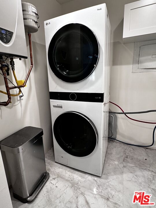 643 North Vista Street Los Angeles, CA 90036 - Photo 16 of 51 a utility room with dryer and washer