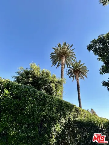 $5,000 | 643 North Vista Street, Los Angeles, CA 90036