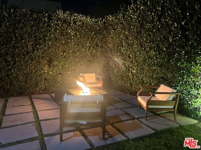 $5,000 | 643 North Vista Street, Los Angeles, CA 90036