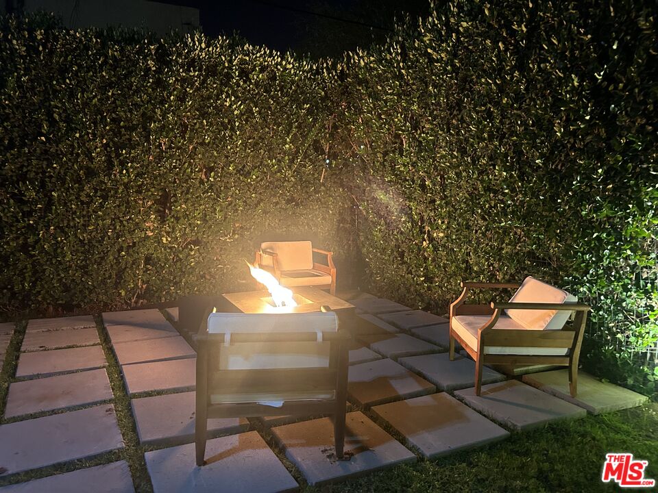 643 North Vista Street Los Angeles, CA 90036 - Photo 33 of 51 a view of a bench in a patio