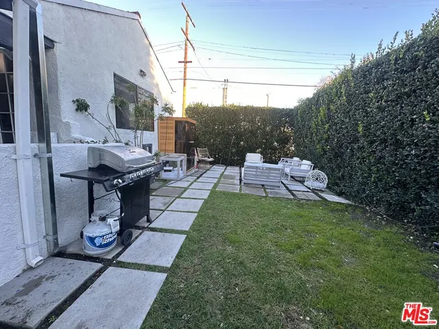 $5,000 | 643 North Vista Street, Los Angeles, CA 90036