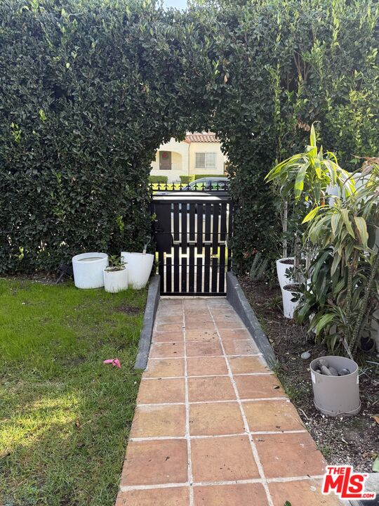 643 North Vista Street Los Angeles, CA 90036 - Photo 46 of 51 a view of a backyard with sitting area