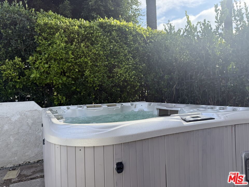 643 North Vista Street Los Angeles, CA 90036 - Photo 50 of 51 a view of a jacuzzi