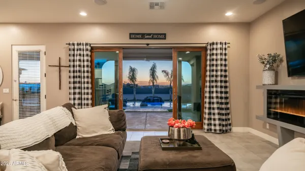 $1,200,000 | 38710 North 15th Avenue, Phoenix, AZ 85086