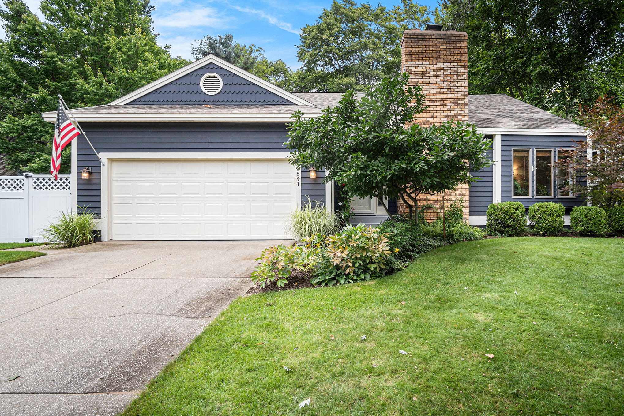 18591 Aztec Drive Spring Lake, MI 49456 - Photo 3 of 42 DSC02543