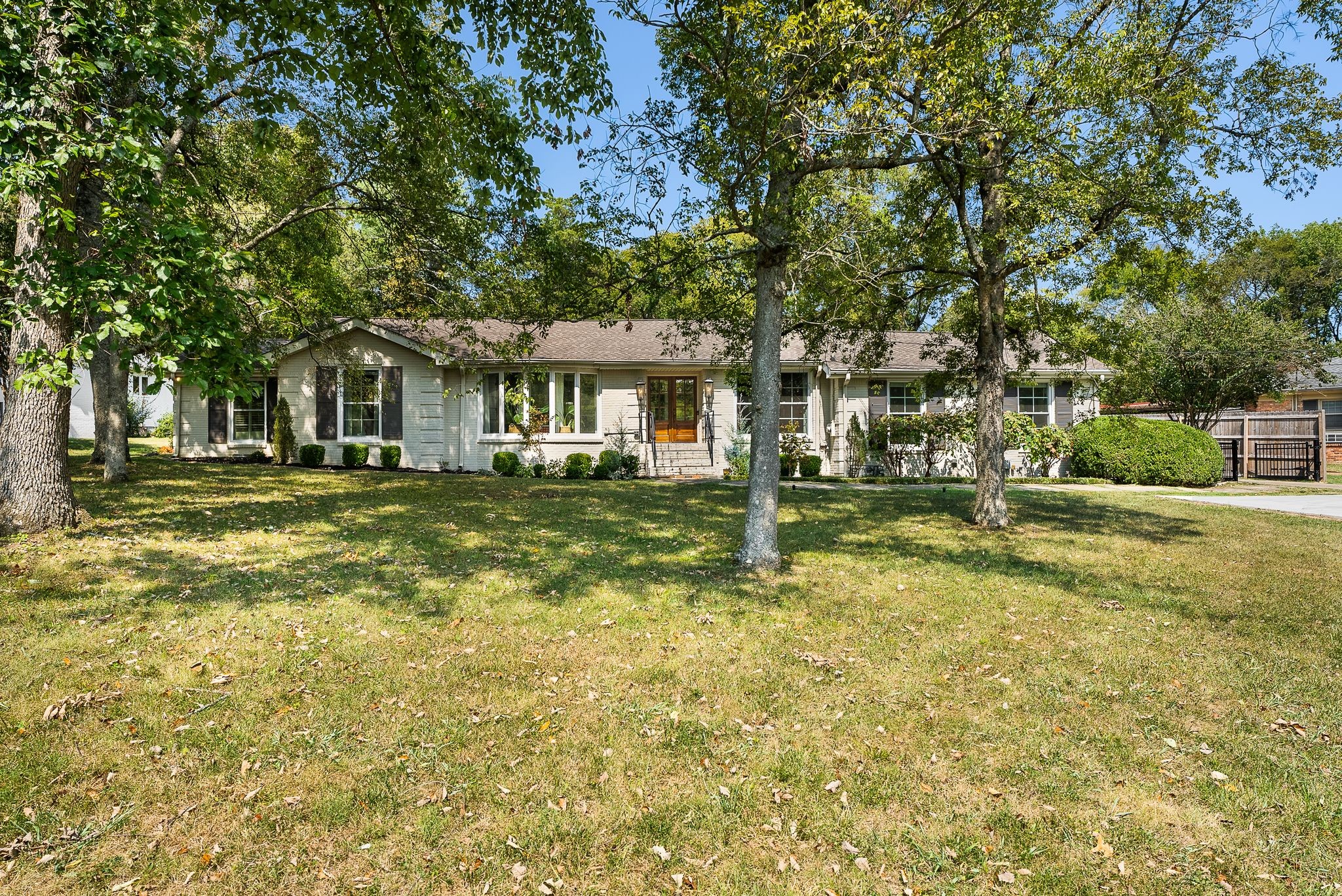 6320 Torrington Road Nashville, TN 37205 - Photo 2 of 26 Welcome home to 6320 Torrington!