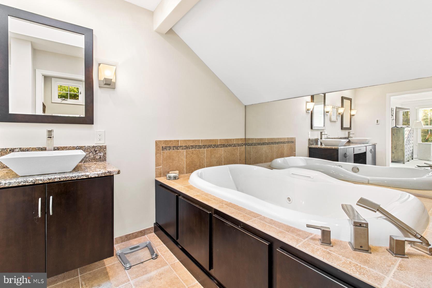 1449 Sugartown Road Berwyn, PA 19312 - Photo 32 of 59 Everyone in the tub!!!