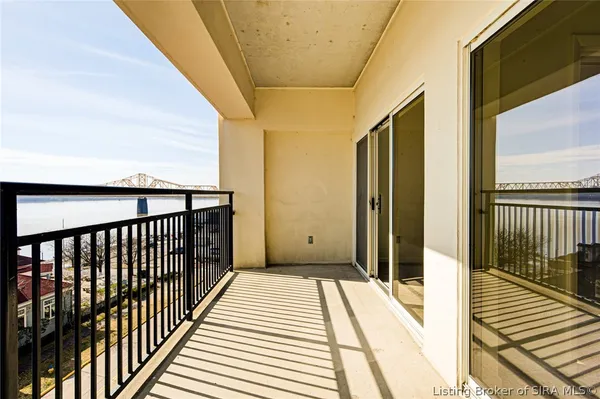 $244,900 | 1 Riverpointe Plaza, Unit 518, Jeffersonville, IN 47130