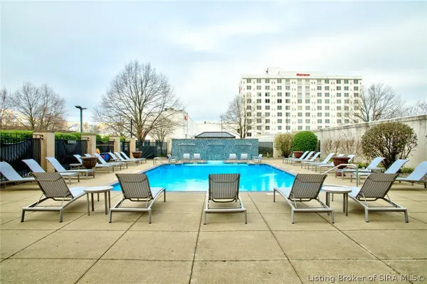 $244,900 | 1 Riverpointe Plaza, Unit 518, Jeffersonville, IN 47130