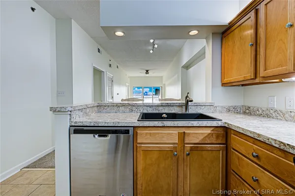 $244,900 | 1 Riverpointe Plaza, Unit 518, Jeffersonville, IN 47130