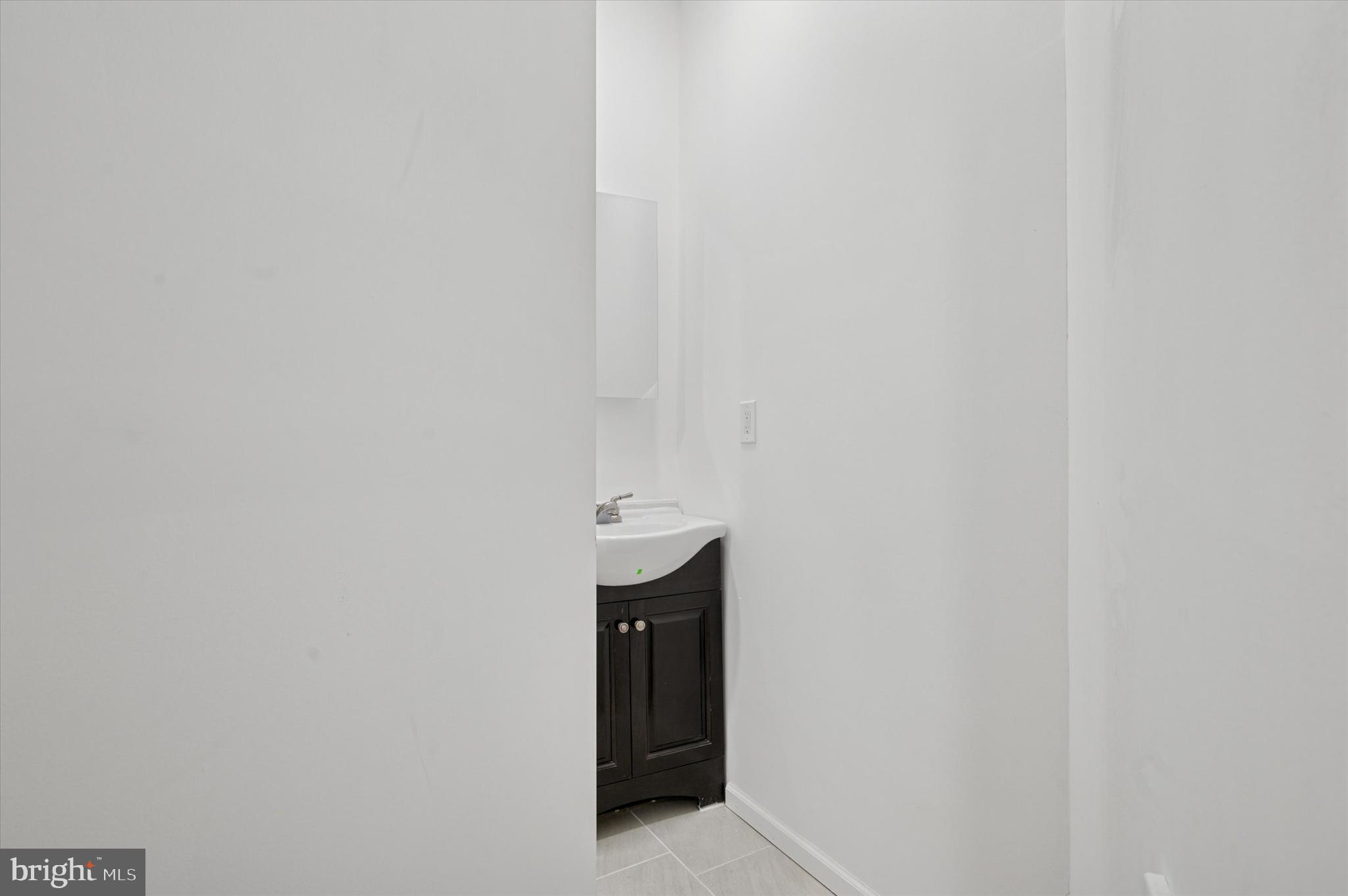 249 South 44th Street, Unit 4 Philadelphia, PA 19104 - Photo 22 of 25 a view of an empty room