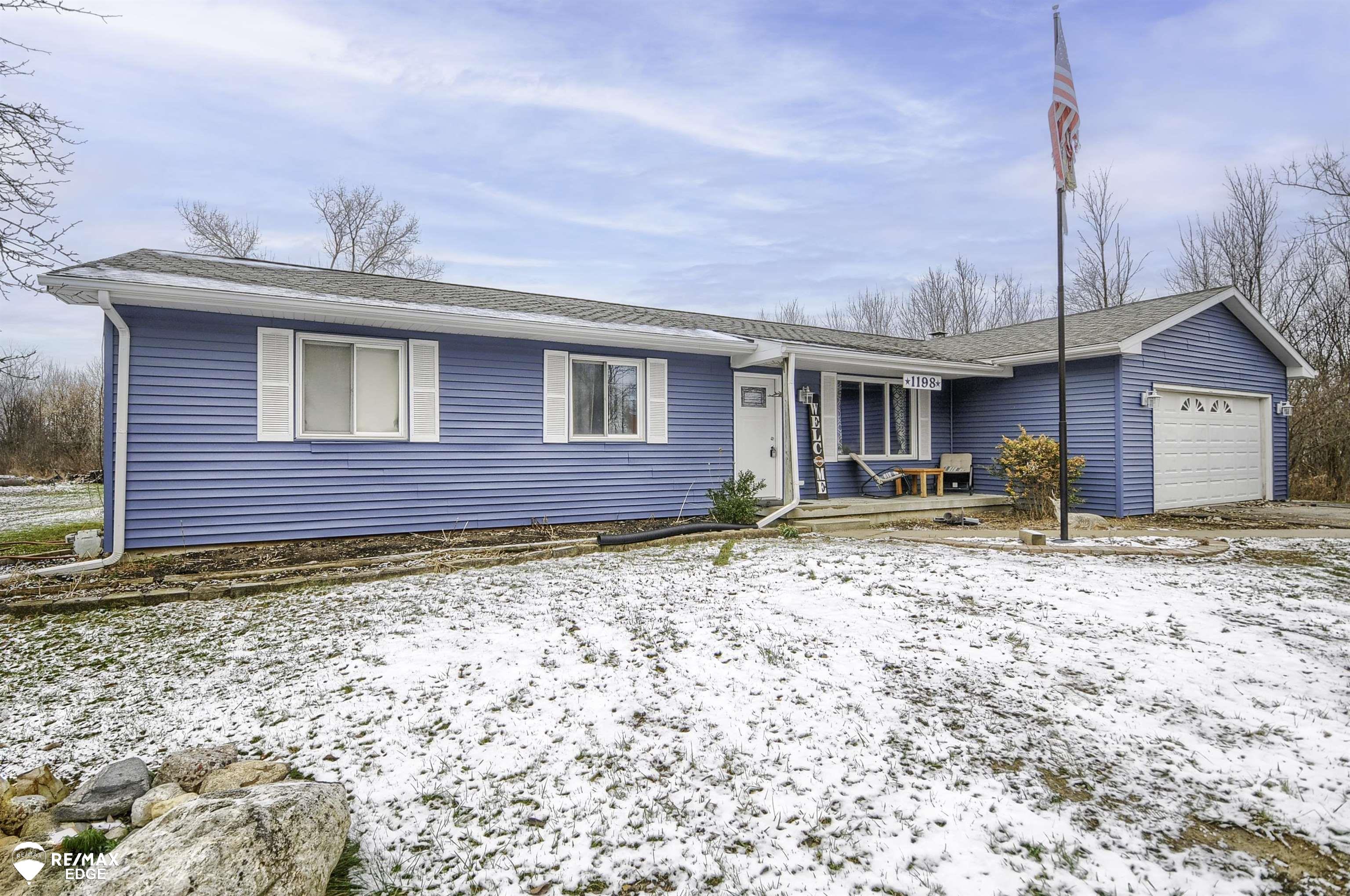 1198 South Morrish Road Flint, MI 48532 - Photo 1 of 36 50130239-dcb870a3-9991-465a-8978-455cdf9064a9.JPG
