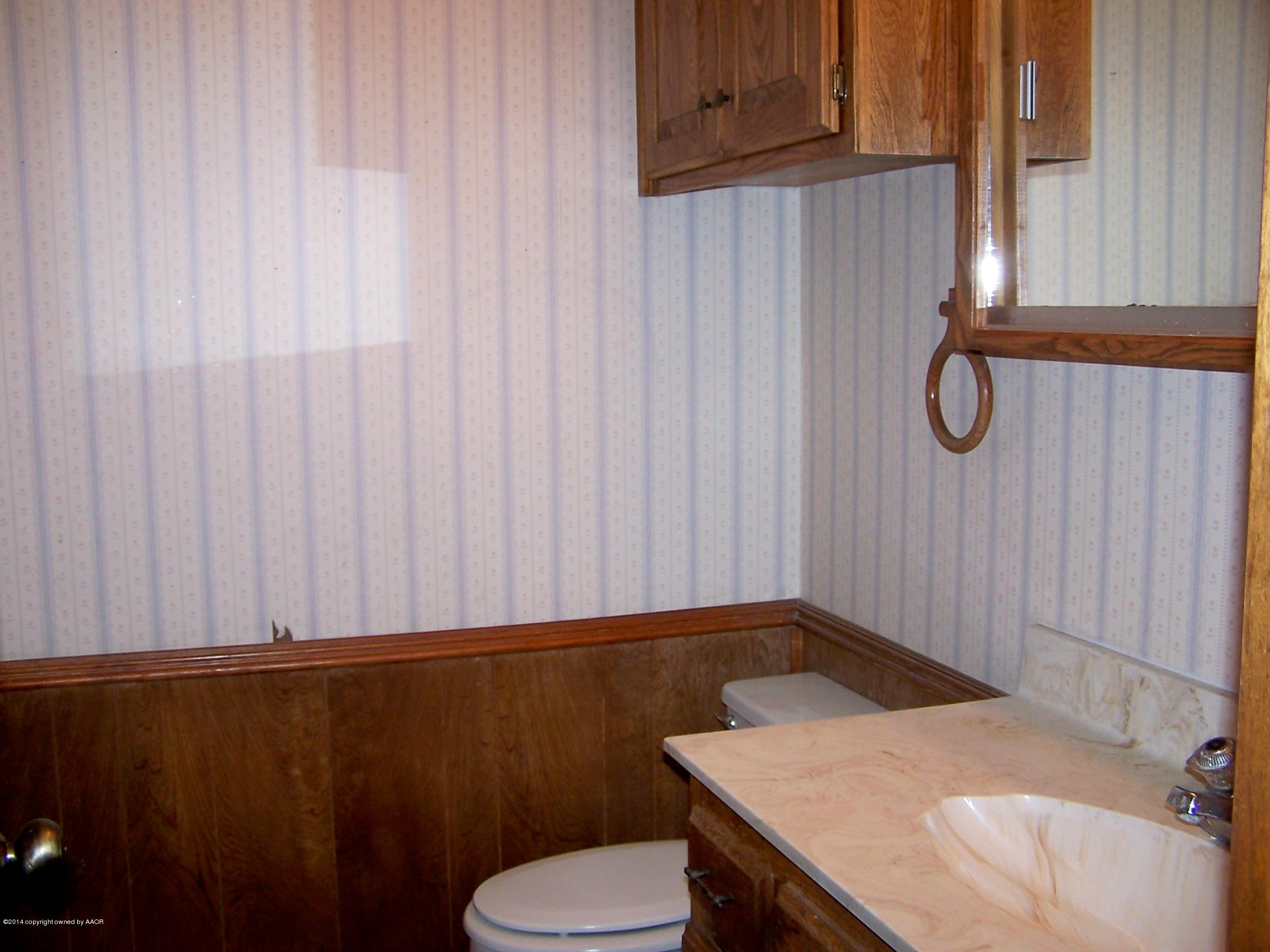 4402 Ridgecrest Circle Amarillo, TX 79109 - Photo 13 of 17 Main Bathroom