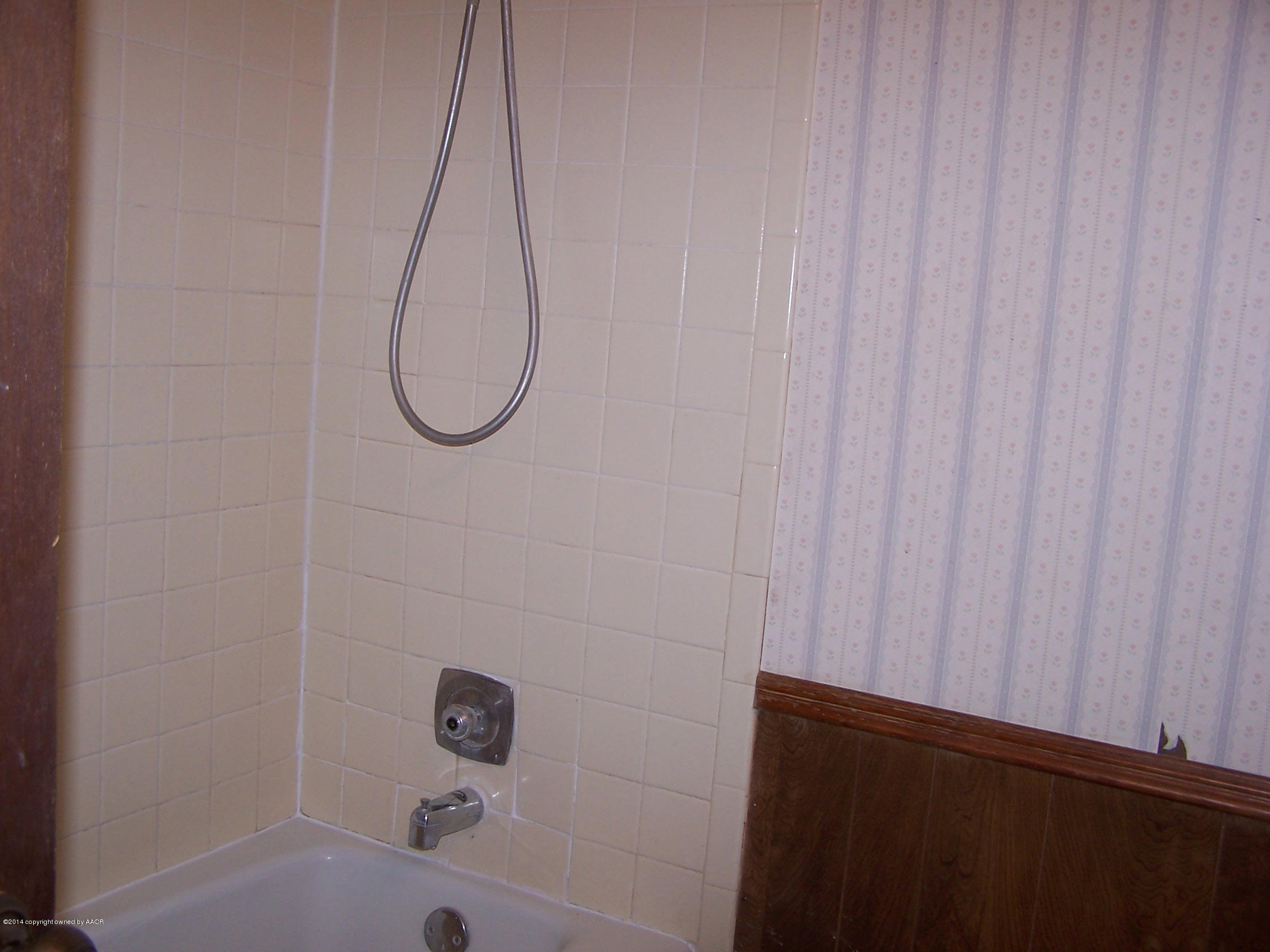 4402 Ridgecrest Circle Amarillo, TX 79109 - Photo 14 of 17 Main Bathroom Shower/Tub