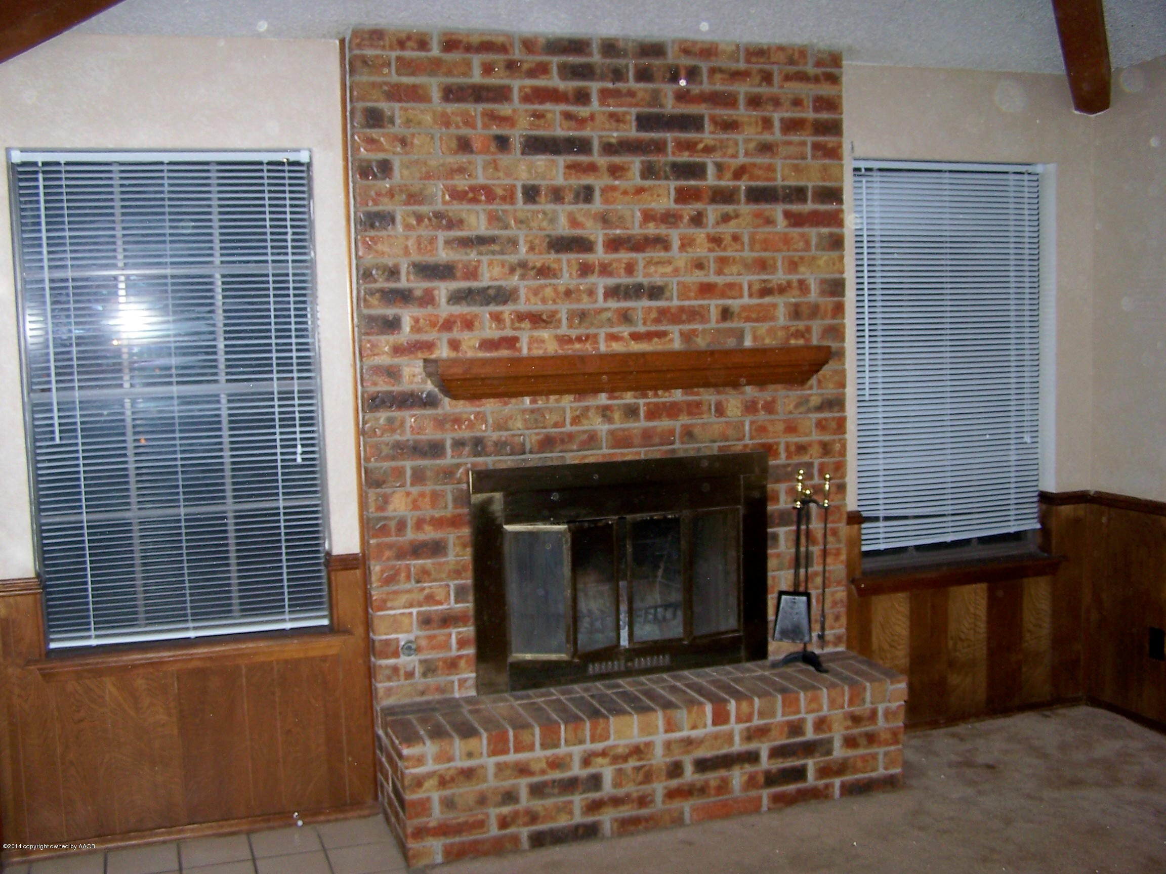 4402 Ridgecrest Circle Amarillo, TX 79109 - Photo 4 of 17 Fireplace