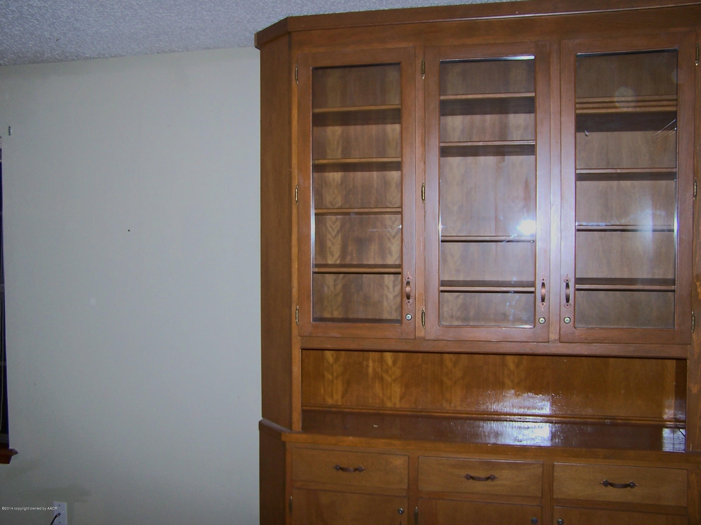 4402 Ridgecrest Circle Amarillo, TX 79109 - Photo 10 of 17 Built-in Hutch in Master Bedroom
