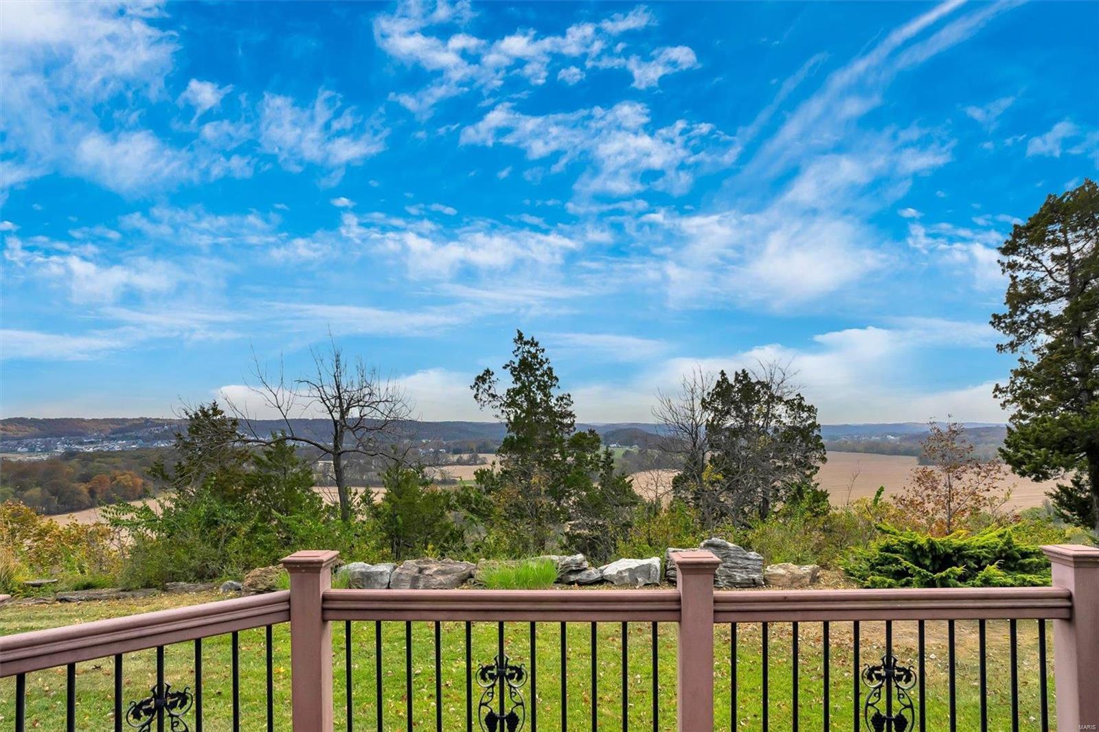 604 Bluffs View Court Eureka, MO 63025 - Photo 13 of 49