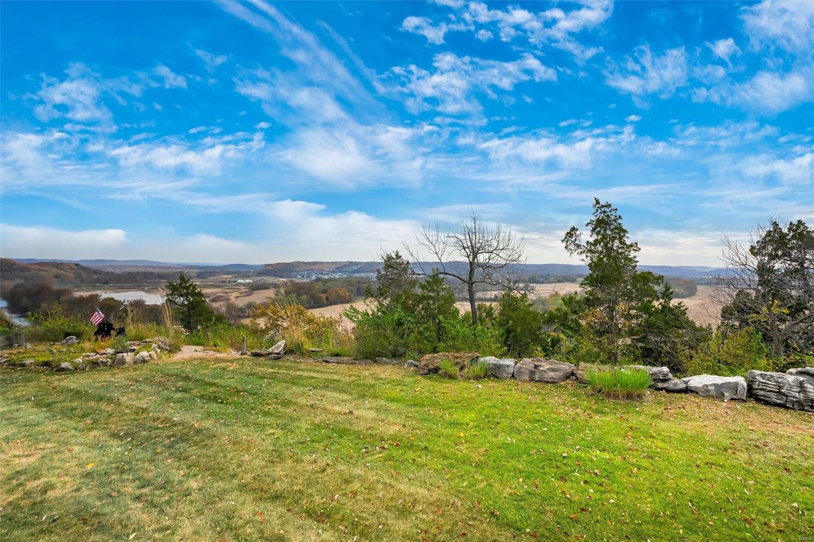 604 Bluffs View Court Eureka, MO 63025 - Photo 14 of 49