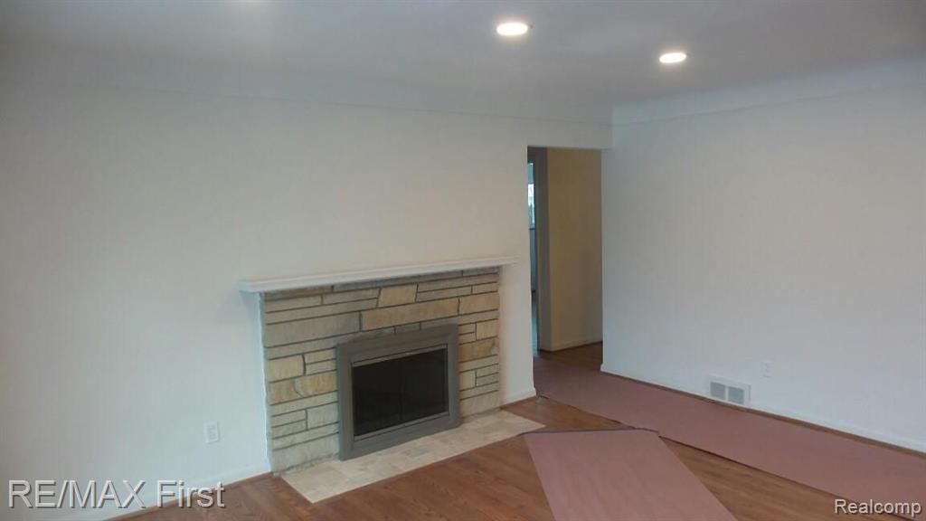 18418 Beverly Road Beverly Hills, MI 48025 - Photo 7 of 19