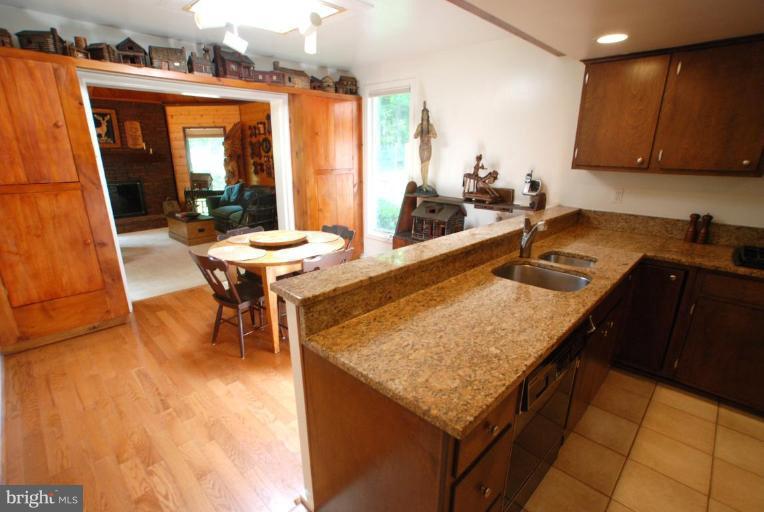 39232 Foxhill Road Leesburg, VA 20175 - Photo 8 of 25 Kitchen #2