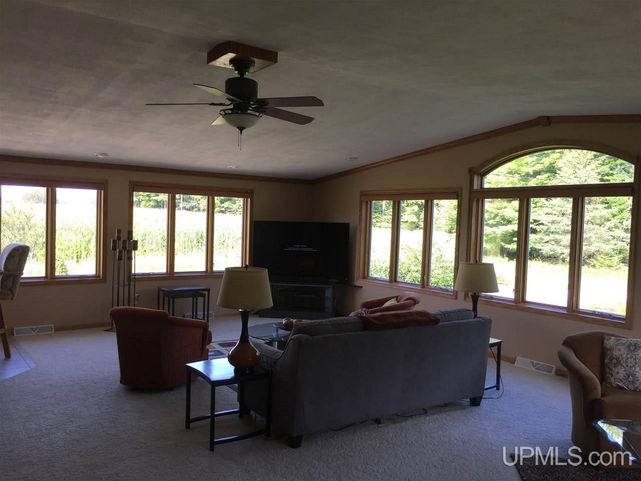 2540 14th Road Escanaba, MI 49829 - Photo 4 of 21