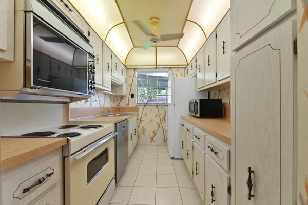 $1,450 | 5120 Northwest 3rd Street, Unit C, Delray Beach, FL 33445