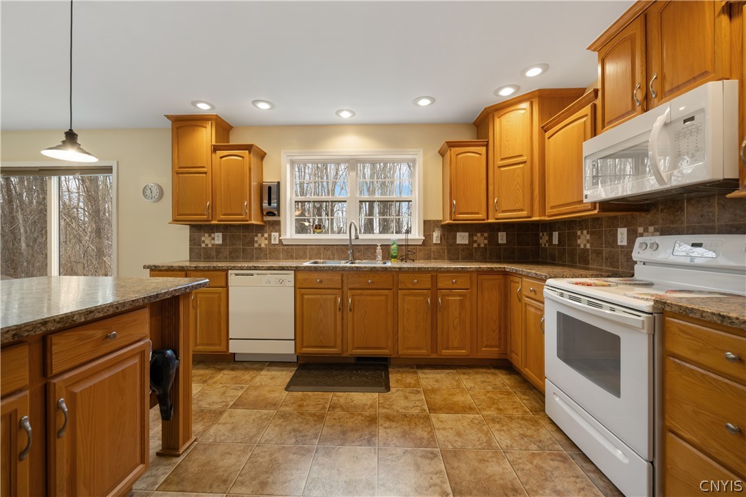8759 Fergerson Road Cicero, NY 13039 - Photo 23 of 50