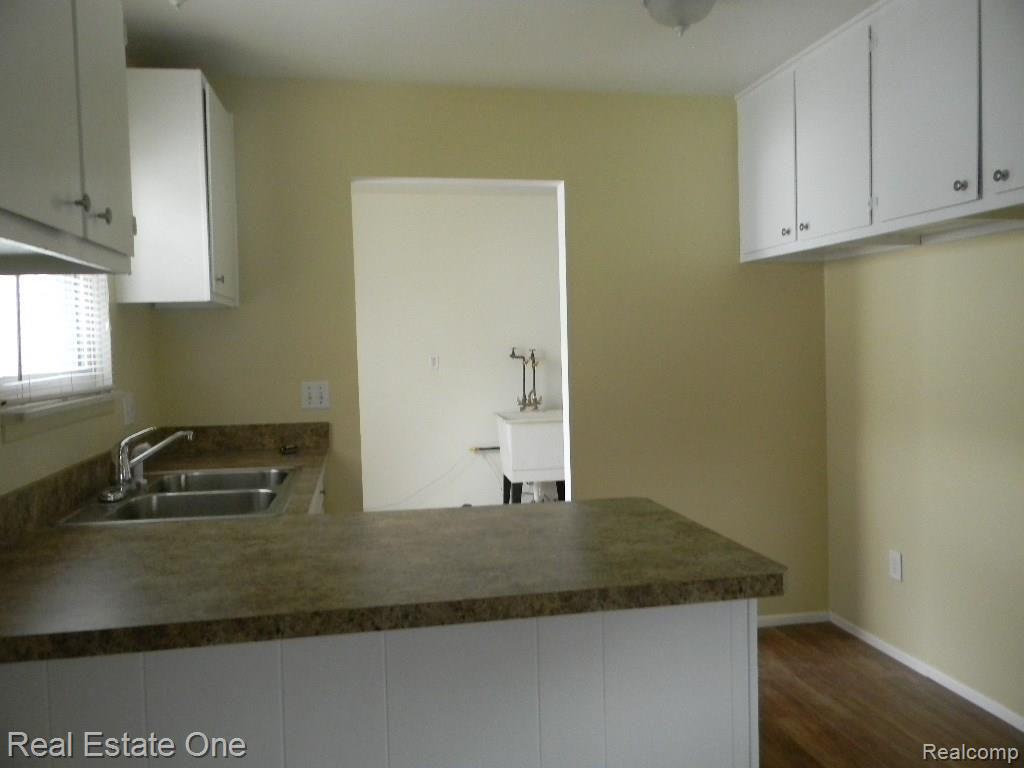 8261 Merrick Street Taylor, MI 48180 - Photo 13 of 13 DSCN0666 - Copy.jpg